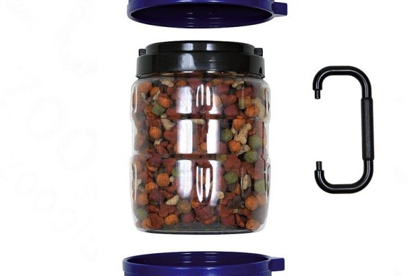 Dog travel feeding set available from Zoohit
